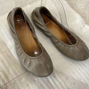 Tieks flats